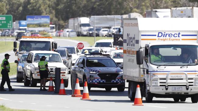 A long queue of motorists entering Queensland from New South Wales through the border checkpoint on in Coolangatta on December 21, 2020. Picture: Regi Varghese/Getty Images