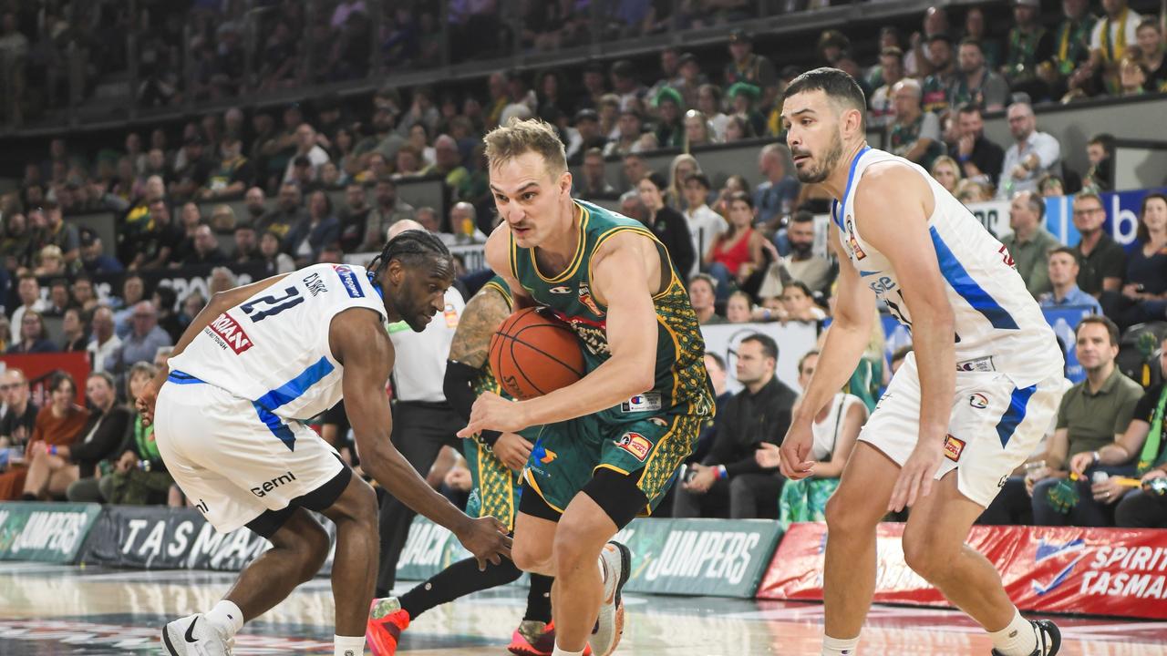 Anthony Drmic of the Jackjumpers drives during the round 16 NBL match between Tasmania Jackjumpers and Melbourne United. Picture: Simon Sturzaker/Getty Images.