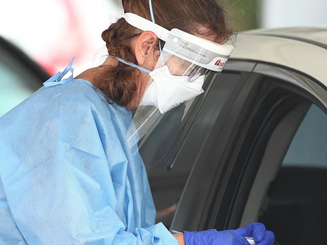 GOLD COAST, AUSTRALIA - JANUARY 05: People are tested for Covid-19 at Southport on January 05, 2022 in Gold Coast, Australia. Queensland is experiencing record-high COVID-19 cases for the state, creating challenges for testing clinics.  (Photo by Chris Hyde/Getty Images)