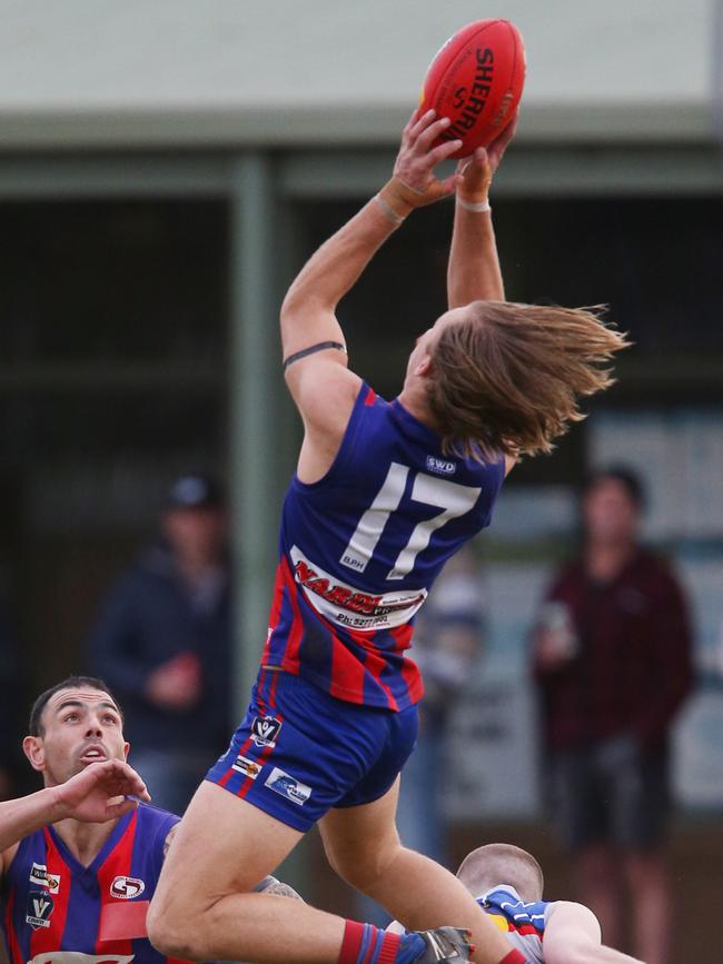 William Ford takes a screamer. Picture: Mark Wilson