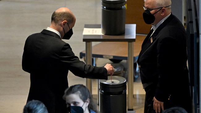 German Chancellor Olaf Scholz casts his ballot for compulsory Covid-19 vaccinations. (Picture: AFP.)