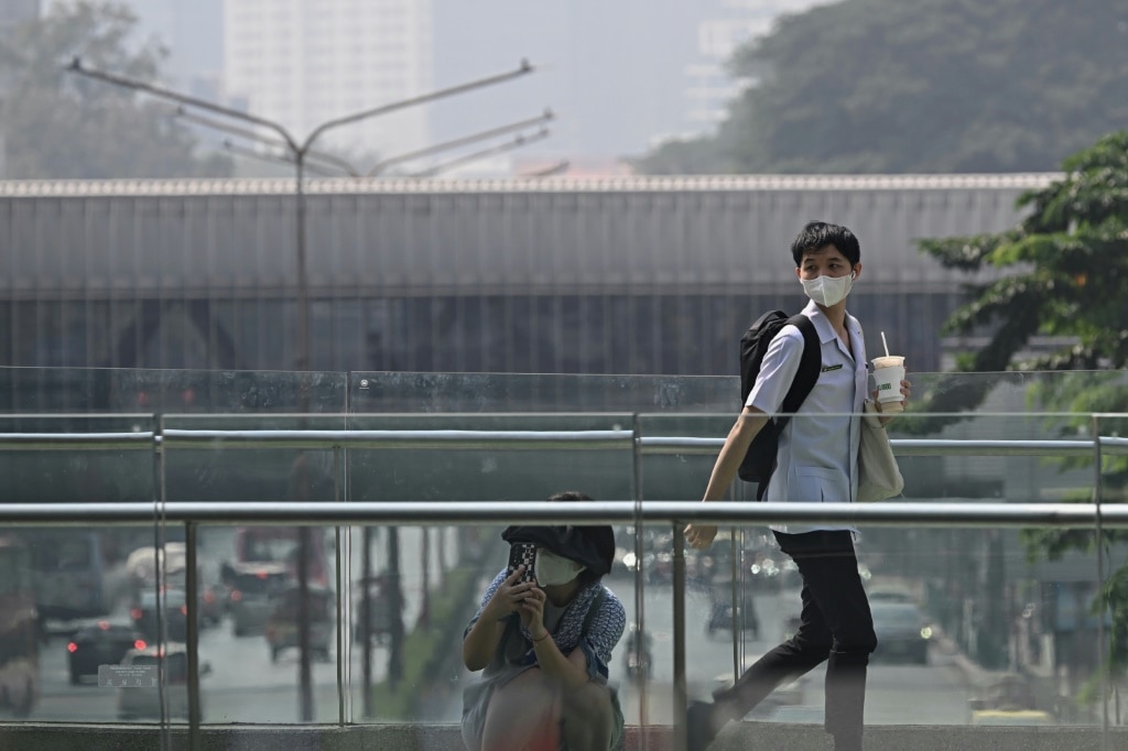 Bangkok air pollution forces 352 schools to close