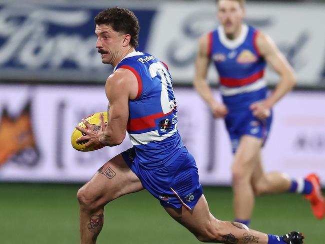 MELBOURNE, AUSTRALIA - August 26 , 2023. AFL .   Bulldog Tom Liberatore during the round 24 match between Geelong and the Western Bulldogs at GMHBA Stadium in Geelong, Australia.  Photo by Michael Klein.