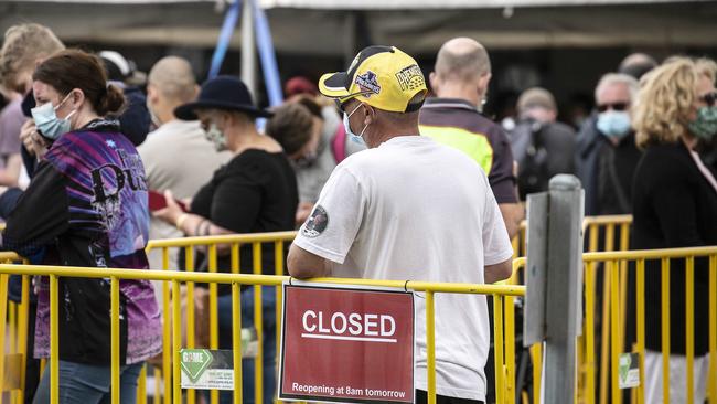 Long queues of people at a Shepparton testing centre after a Melbourne truck driver spread the virus to the regional town. Picture: NCA NewsWire/Sarah Matray