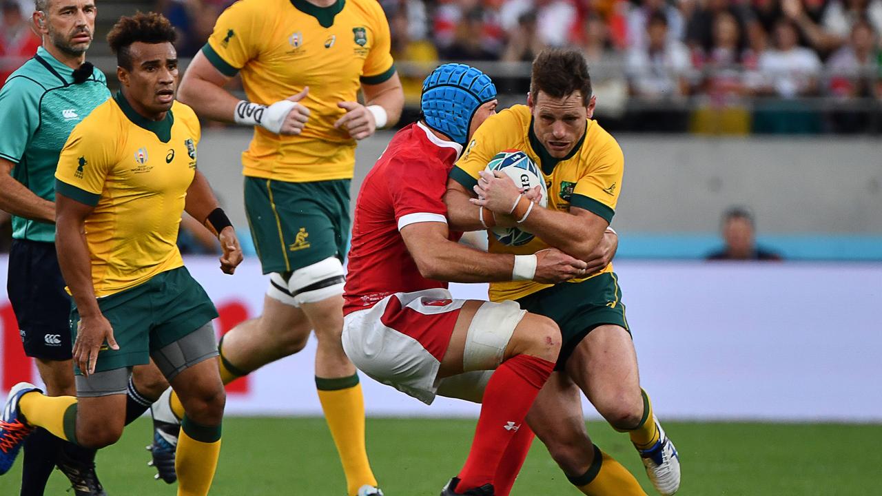 Australia's fly-half Bernard Foley (R) had a tough night upon his return at No 10 for the Wallabies.