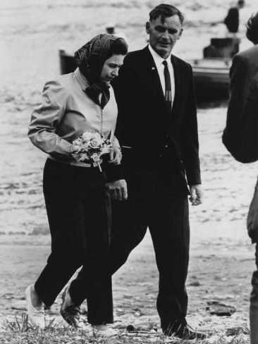 Queen Elizabeth II disembarks from the royal yacht at Ship Cove, New Zealand, 1970. Photo: Hulton Archive/Getty Image