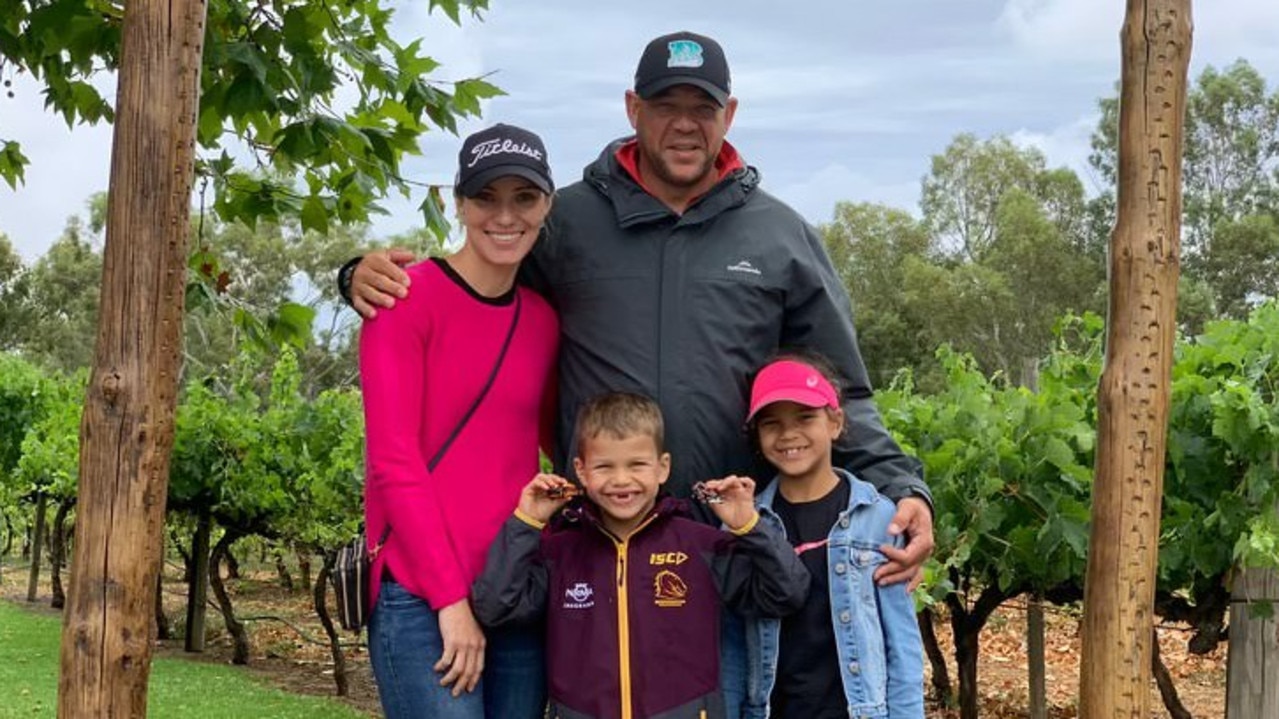 Cricketer Andrew Symonds with wife Laura and the couple's children Will (8) and Chloe (10).