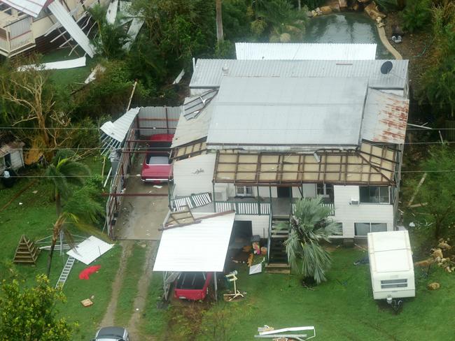 Cyclone Debbie latest: Thousands stranded on Hamilton Island, Daydream ...