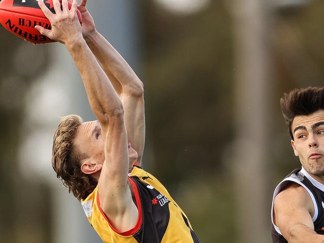 BENDIGO, AUSTRALIA - APRIL 11: Miller Bergman of the Stingrays marks the ball during the NAB League Boys match between the GWV Rebels and the Dandenong Stingrays at Queen Elizabeth Oval on April 11, 2021 in Bendigo, Australia. (Photo by Martin Keep/AFL Photos)