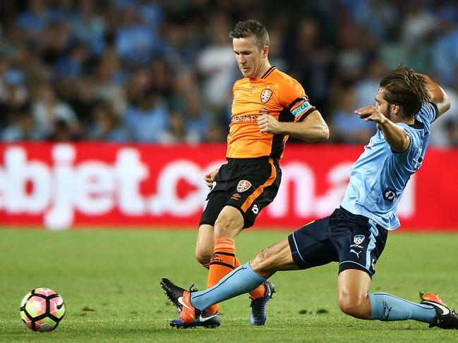 SYDNEY, AUSTRALIA - DECEMBER 30: Matt Mckay of the Roar is tackled by Josh Brilliante of Sydney FC during the round 13 A-League match between Sydney FC and Brisbane Roar at Allianz Stadium on December 30, 2016 in Sydney, Australia. (Photo by Mark Metcalfe/Getty Images)
