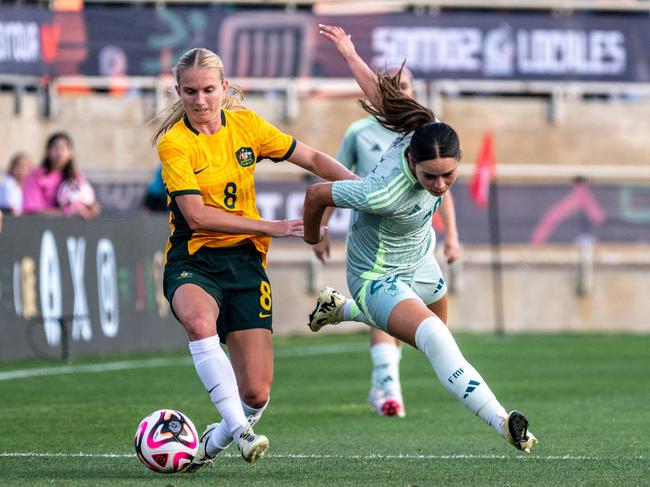 Australia's defender #20 Kaitlyn Torpey fouls Mexico's forward #20 Scarlett Camberos during the MexTour 2024 Women's International Friendly football match between Australia and Mexico at the Toyota Field Stadium in San Antonio, Texas, April 9, 2024. (Photo by SERGIO FLORES / AFP)