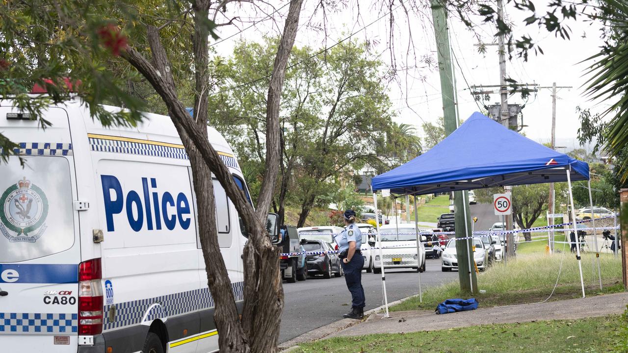 Police pictured on Dalton Ave in Condell Park on Tuesday morning. Picture: NewsWire / Monique Harmer