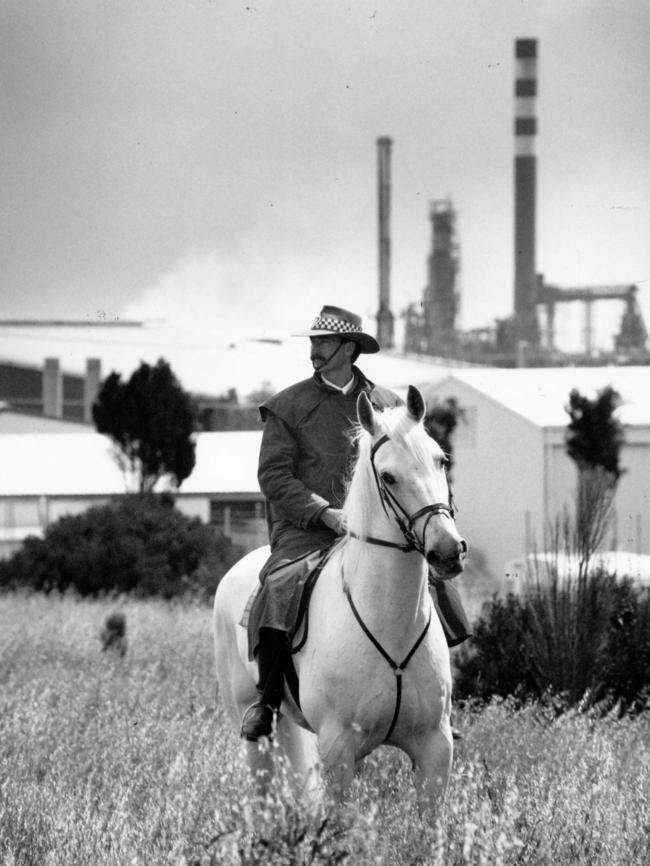 Mounted police officer search for Rhianna at Port Stanvac in 1992. Picture: Russell Millard)