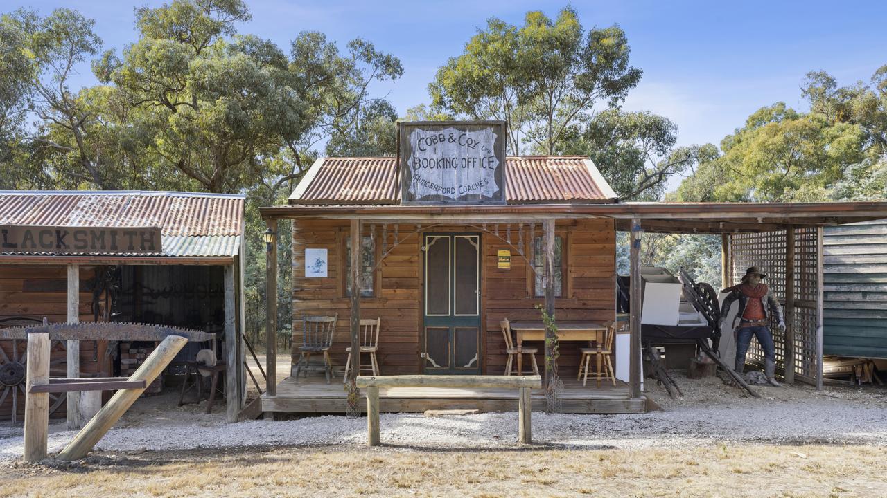 Book a horse and carriage at the ‘Cobb &amp; Coy’ office.