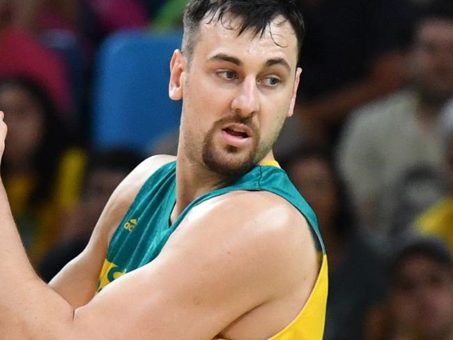 Australia's centre Andrew Bogut (L) challenges France's power forward Joffrey Lauvergne during a Men's round Group A basketball match between Australia and France at the Carioca Arena 1 in Rio de Janeiro on August 6, 2016 during the Rio 2016 Olympic Games. / AFP PHOTO / Andrej ISAKOVIC