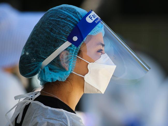 SYDNEY, AUSTRALIA - NewsWire Photos, SEPTEMBER, 20 2021: Nurses are seen conducting Covid-19 Tests at the Killara Drive Through testing Clinic in Sydney. Picture: NCA NewsWire / Gaye Gerard