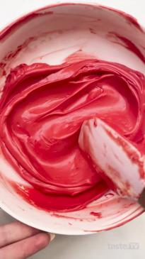 The unexpected secret to vibrant buttercream (without using heaps of food colouring)