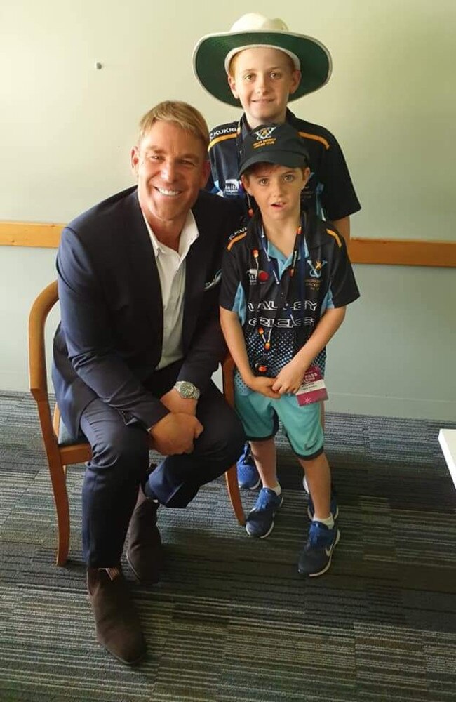 Joshua Pope (back, middle) and Shane Warne at the Gabba in 2019.