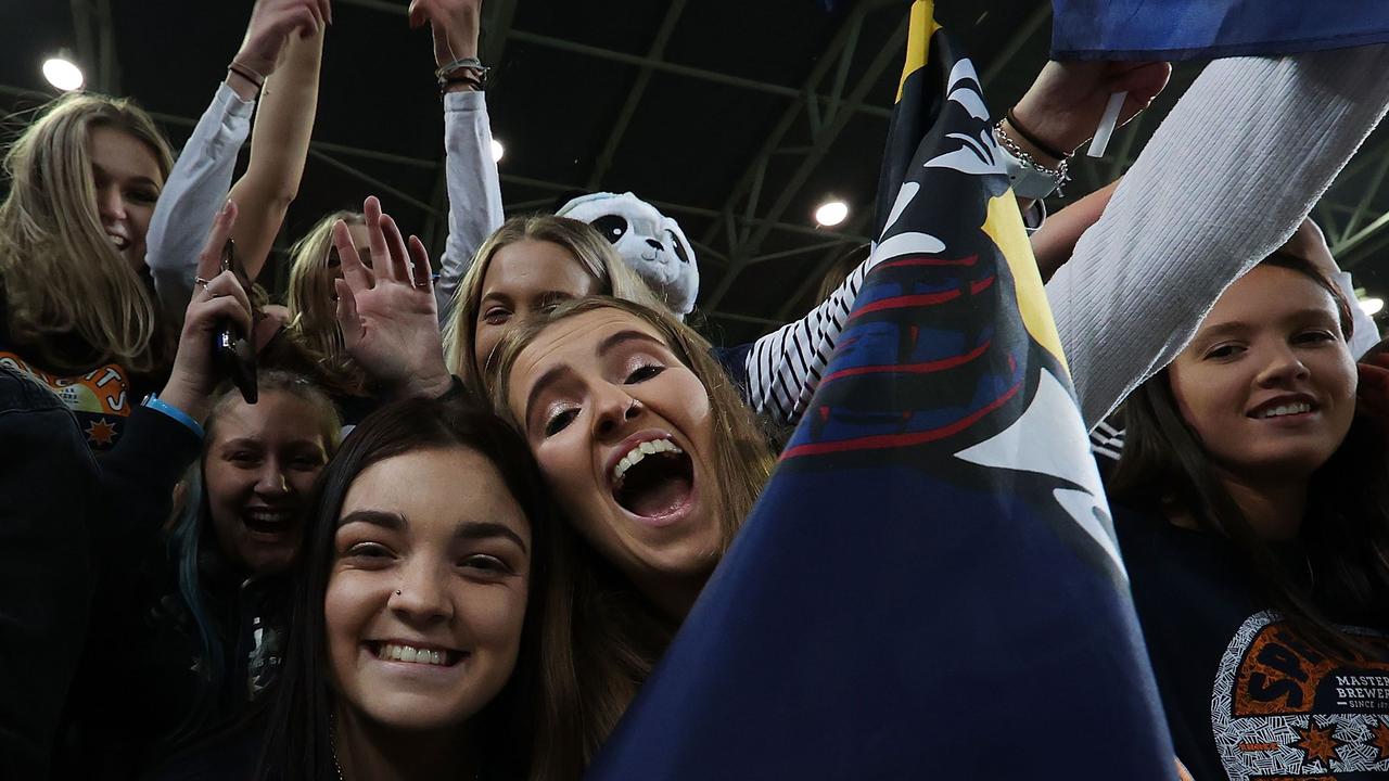 20,000 fans attend the Super Rugby return in New Zealand.