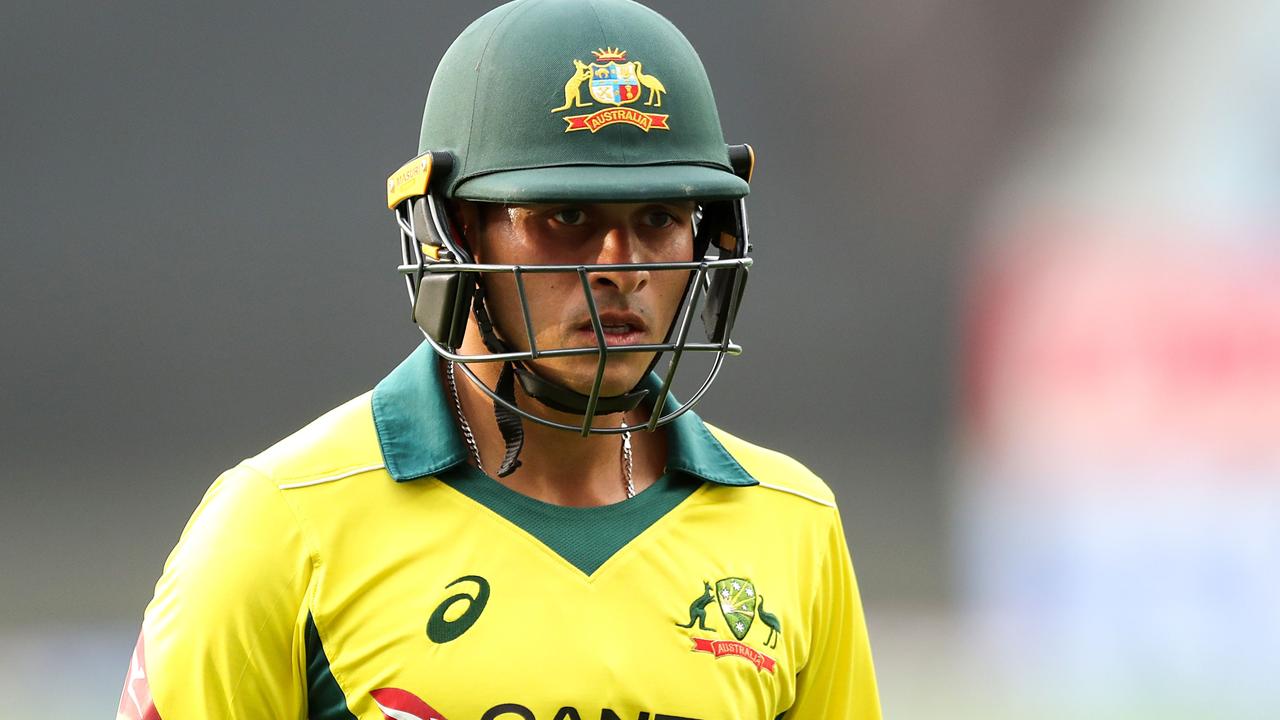 Shane Warne has left Usman Khawaja out of his World Cup squad.