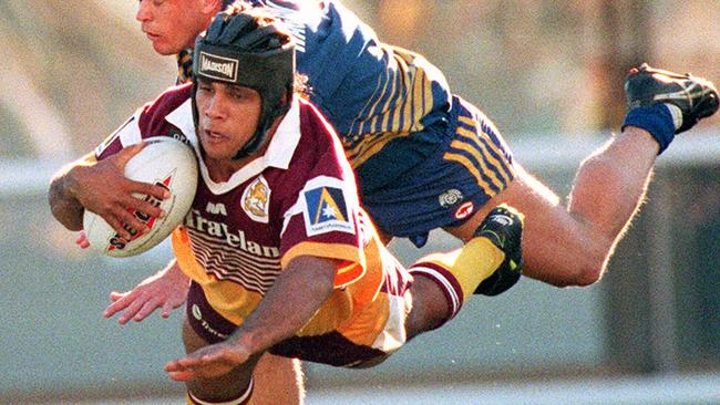 Brisbane Broncos vs Parramatta at ANZ Stadium.. Broncos' Steve Renouf dives over the line for a try. jul 1996 sport rugby league action