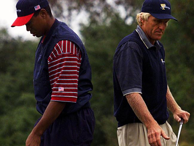 DIGITAL IMAGE: Tiger Woods (L) & Greg Norman, opponents during final round of singles in Internationals v USA for 1998 Presidents Cup at Royal Melbourne, 13/12/98.Golf