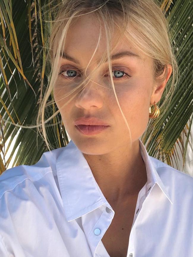 Elyse Knowles shared a heartbreaking holiday snap.