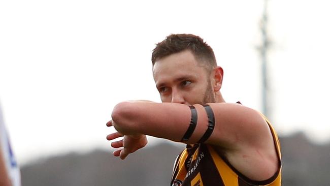 Jack Gunston pays tribute to his dad following Ray Gunston’s shock passing. Picture: Dylan Burns/AFL Photos via Getty Images