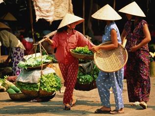 Vietnam, Hue, traders carrying produce through Dong Ba market