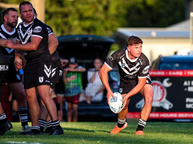 Charlie Woolford looks for a runner. Picture Warren Gannon Photography