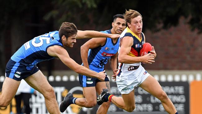 Tom Hutchesson breaks away from Sturt's Thomas Read. Picture: Tom Huntley