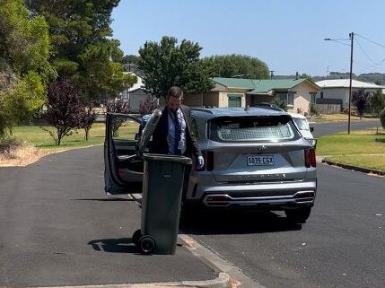 Detectives at a home on Pick Ave, Mount Gambier, where the body of Rachel Moresi has been found. Picture: Natalie Vikhrov