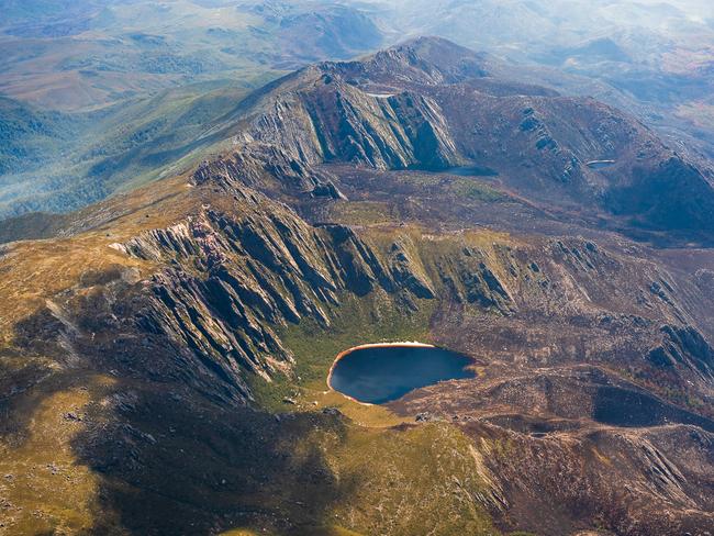 2019 Tasmanian bush fires. Lake Rhona and Denison Range, Gell River Fire - at Southwest National Park. . Picture - LUKE TSCHARKE / PAR AVION