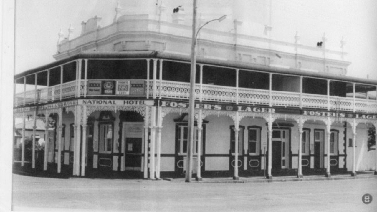 National Hotel, now O'Mahony's on Lyons Street. Warwick &amp; District Historical Society collection