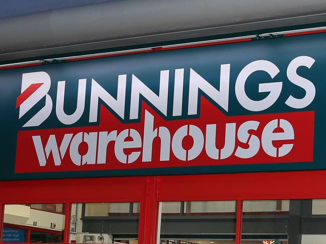 -  -  Australia Bunnings Warehouse opened their first UK store in St Albans Hertfordshire after acquiring Homebase for Â£340 millions in February 2016.  Former England Rugby Union Kyran Bracken MBE helped to open the UK store for its first day trading - Hertfordshire  Picture: Mega for news.com.au