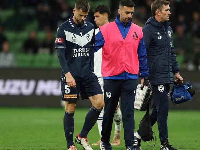 MELBOURNE, AUSTRALIA - MAY 17: Brendan Hamill of Melbourne Victory leaves the field injured during the A-League Men Semi Final match between Melbourne Victory and Auckland FC at AAMI Park, on May 17, 2025, in Melbourne, Australia. (Photo by Robert Cianflone/Getty Images)
