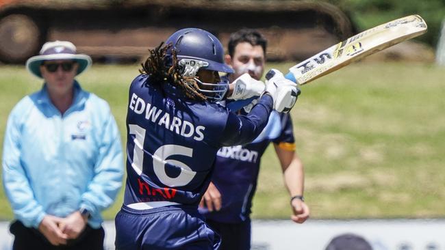 Lincoln Edwards of Elsternwick cuts away Brighton’s Pete Cassidy. Picture: Valeriu Campan