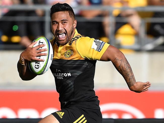 WELLINGTON, NEW ZEALAND - MARCH 04: Vince Aso of the Hurricanes breaks to score during the round two Super Rugby match between the Hurricanes and the Rebels at Westpac Stadium on March 4, 2017 in Wellington, New Zealand. (Photo by Mark Tantrum/Getty Images)