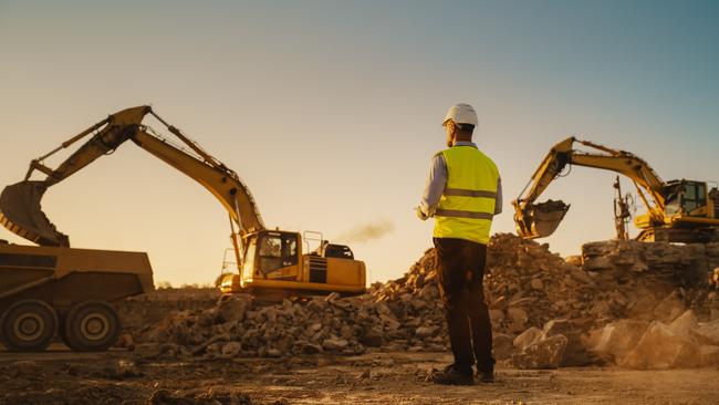 The fallout from the collapse of a Melbourne builder has snowballed with hundreds of creditors owed over $6m.