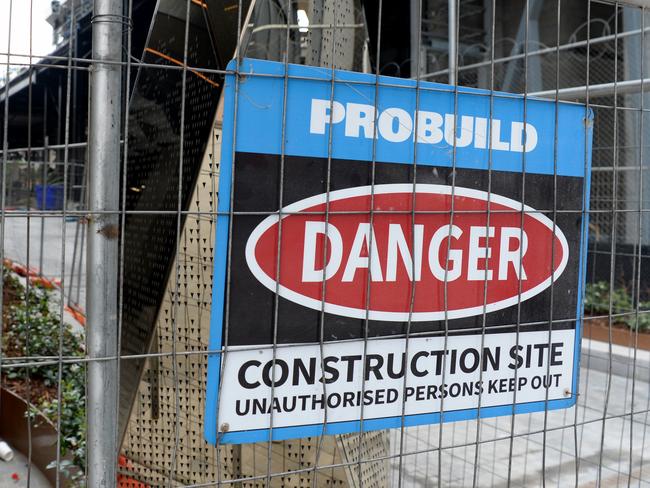 MELBOURNE, AUSTRALIA - NewsWire Photos FEBRUARY 24, 2022: Abandoned equipment at the Propbuild construction site on the corner of Spencer and Lonsdale Streets in central Melbourne. Picture: NCA NewsWire / Andrew Henshaw