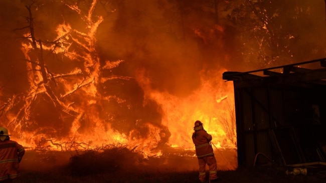 A massive fire approaches a property in Bilpin. Picture: Jeremy Piper