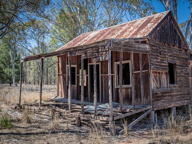 Not much still stands in Turallin (Photo: Richard East / Van Cat Meow)