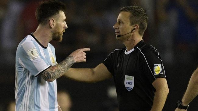 Argentina's forward Lionel Messi (L) argues with assistant referee Emerson Augusto de Carvalho.