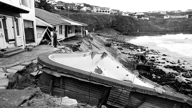 Storm damage at Bilgola Beach on June 10, 1974.