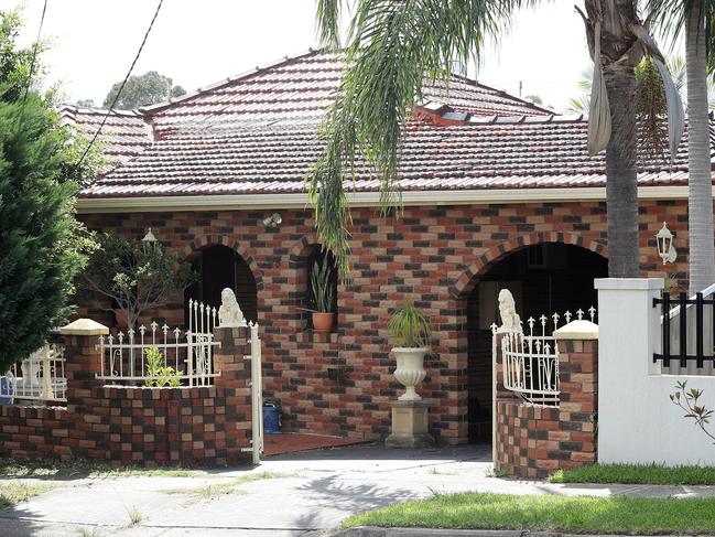 SUNDAY TELEGRAPH - Pictured is a house on Lockwood Street, Merrylands which was shot at overnight.