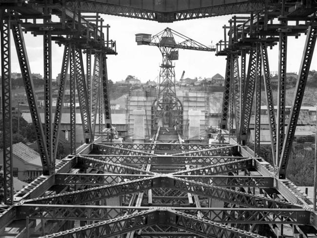 The Story Bridge under construction in 1937