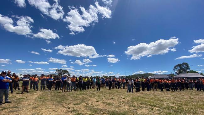 Hundreds gathered to rally the delay of the Rockhampton Ring Road project.