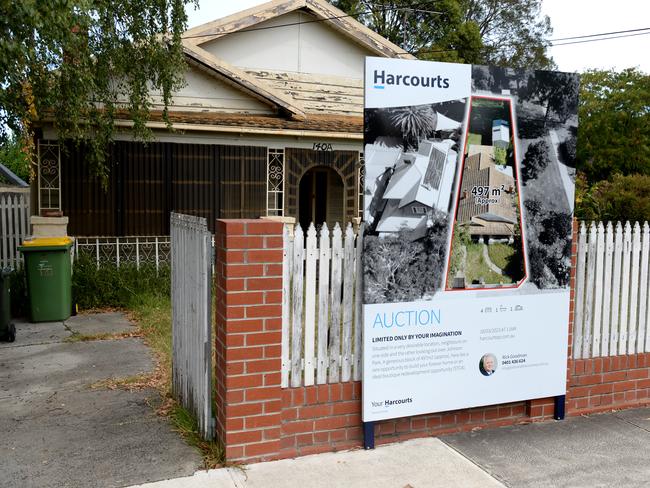 MELBOURNE, AUSTRALIA - NewsWire Photos MARCH 12, 2023: Generic images of For Sale and For Lease signs in Melbourne. Picture: NCA NewsWire / Andrew Henshaw