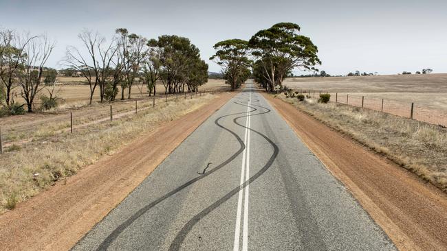 The Coalition would pour $100 million into Victoria’s coutnry roads.
