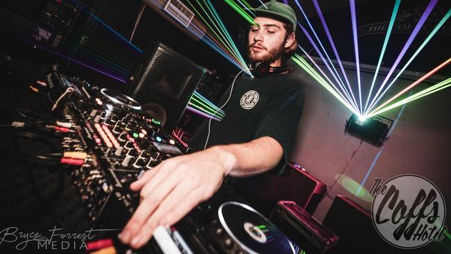Port Macquarie DJ, VÃ˜IR, will be playing at Mi Casa Su Casa this weekend. His set will feature clean, bass-driven grooves with layered percussive elements and melodies that instantly connect.